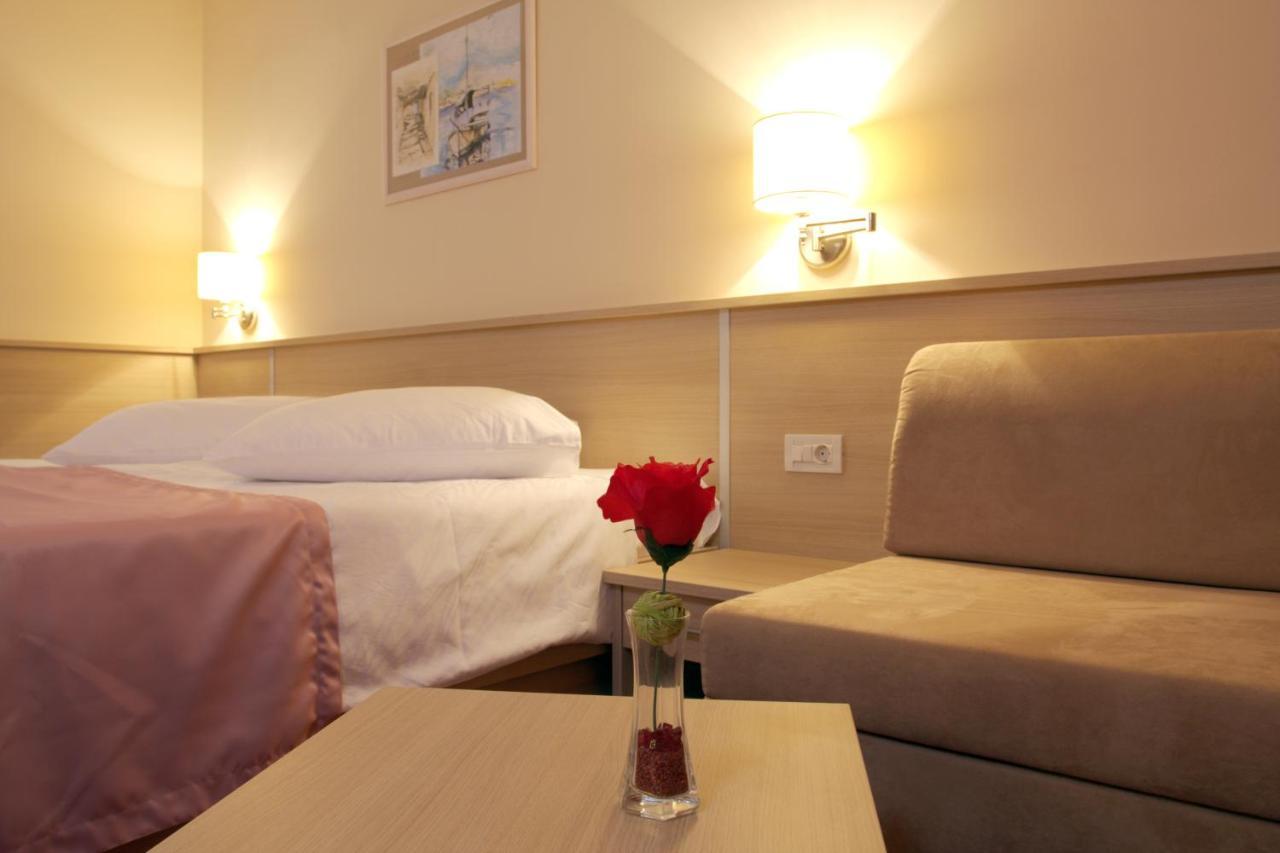 Hotel Quercus Drvenik  Eksteriør billede